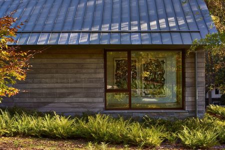 Dach z blachy RHEINZINK-prePATINA schiefergrau na rąbek stojący z barierą przeciwśniegową 