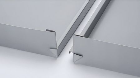 Montaż maskownicy rąbka RHEINZINK na dachu z blachy Montaż maskownicy rąbka RHEINZINK na dachu z blachy