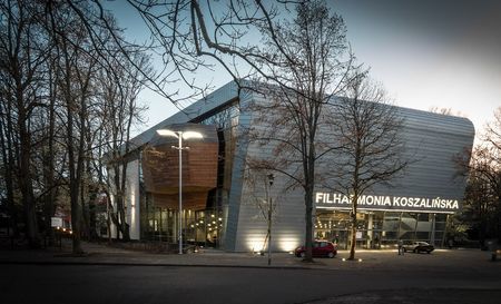 Elewacja z blachy tytan-cynk RHEINZINK na budynku Filharmonii Koszalinskej.jpg