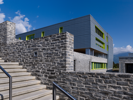 Budynek szkoły Building Flös Budynek szkoły Building Flös