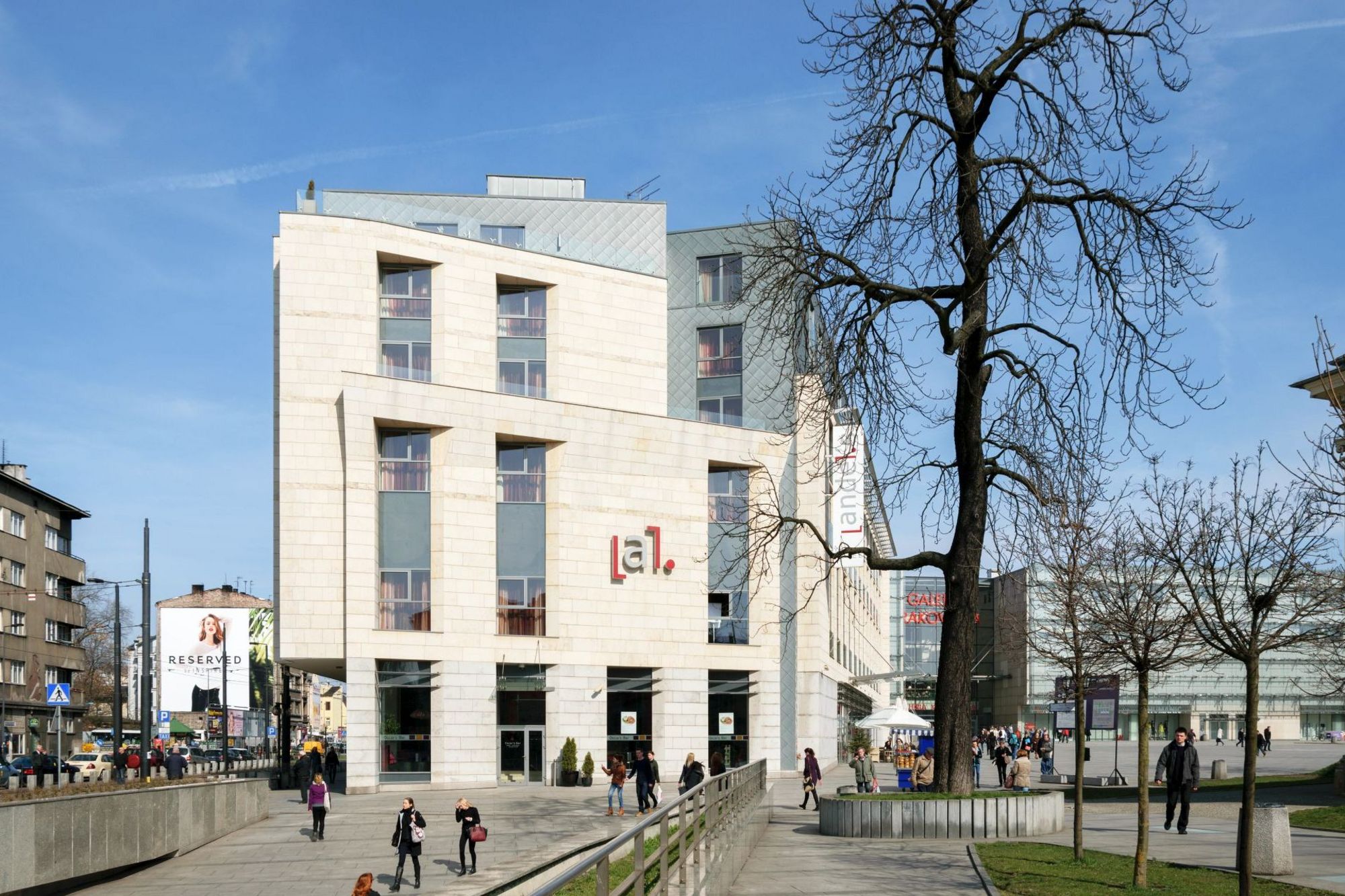 Łuska z tytan-cynku RHEINZINK na elewacji hotelu Vienna House Andel’s w Krakowie
