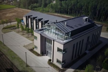 Dach na rąbek budynku Voestalpine Signaling Dach na rąbek budynku Voestalpine Signaling