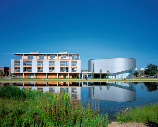 Uniwersytet i Szkoła Biznesu Uniwersytet i Szkoła Biznesu