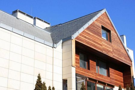 Wiatrownica z blachy tytan-cynk w systemie paneli