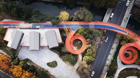 Pawilony przy zielonej kładce w Chengdu