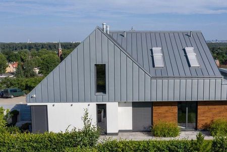 Ściana szczytowa z blachy tytan-cynk RHEINZINK w technologii rąbka