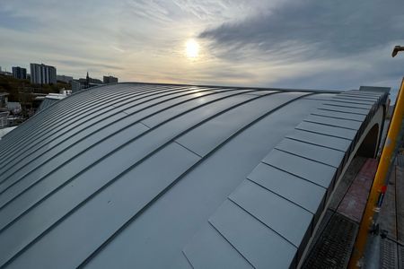 Powierzchnia RHEINZINK-prePATINA ECO ZINC nie wymaga konserwacj Powierzchnia RHEINZINK-prePATINA ECO ZINC nie wymaga konserwacj