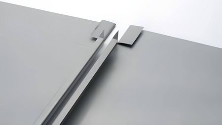 Montaż maskownicy rąbka RHEINZINK na dachu z blachy Montaż maskownicy rąbka RHEINZINK na dachu z blachy