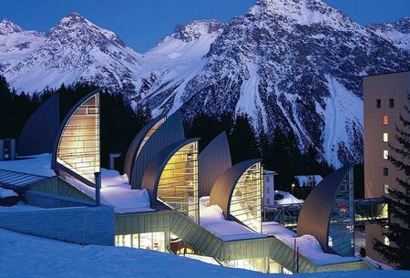 Grand Hotel Tschuggen w Arosa arch. Mario Botta - widok nocą