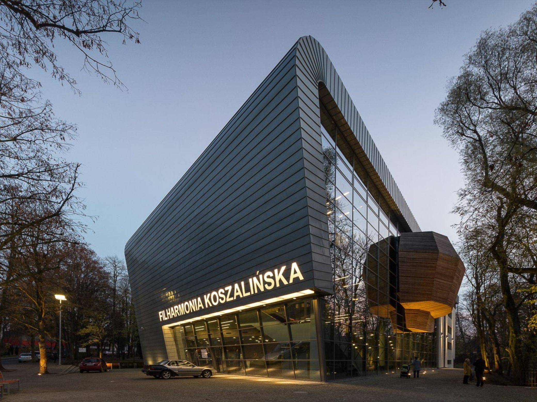 Filharmonia Koszlińska_elewacja z blachy tytan-cynk RHEINZINK