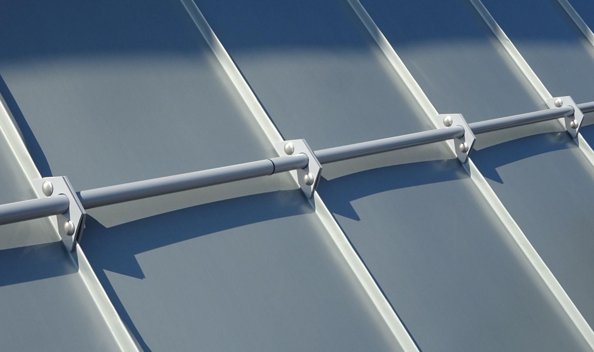 Bariery, zapory i płotki przeciwśniegowe na dachy z blachy RHEINZINK